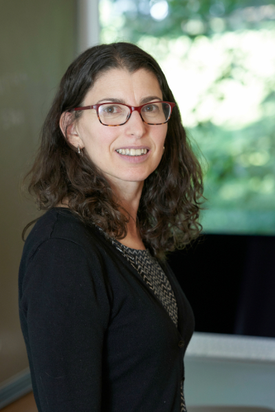 Nina Spiegel Headshot